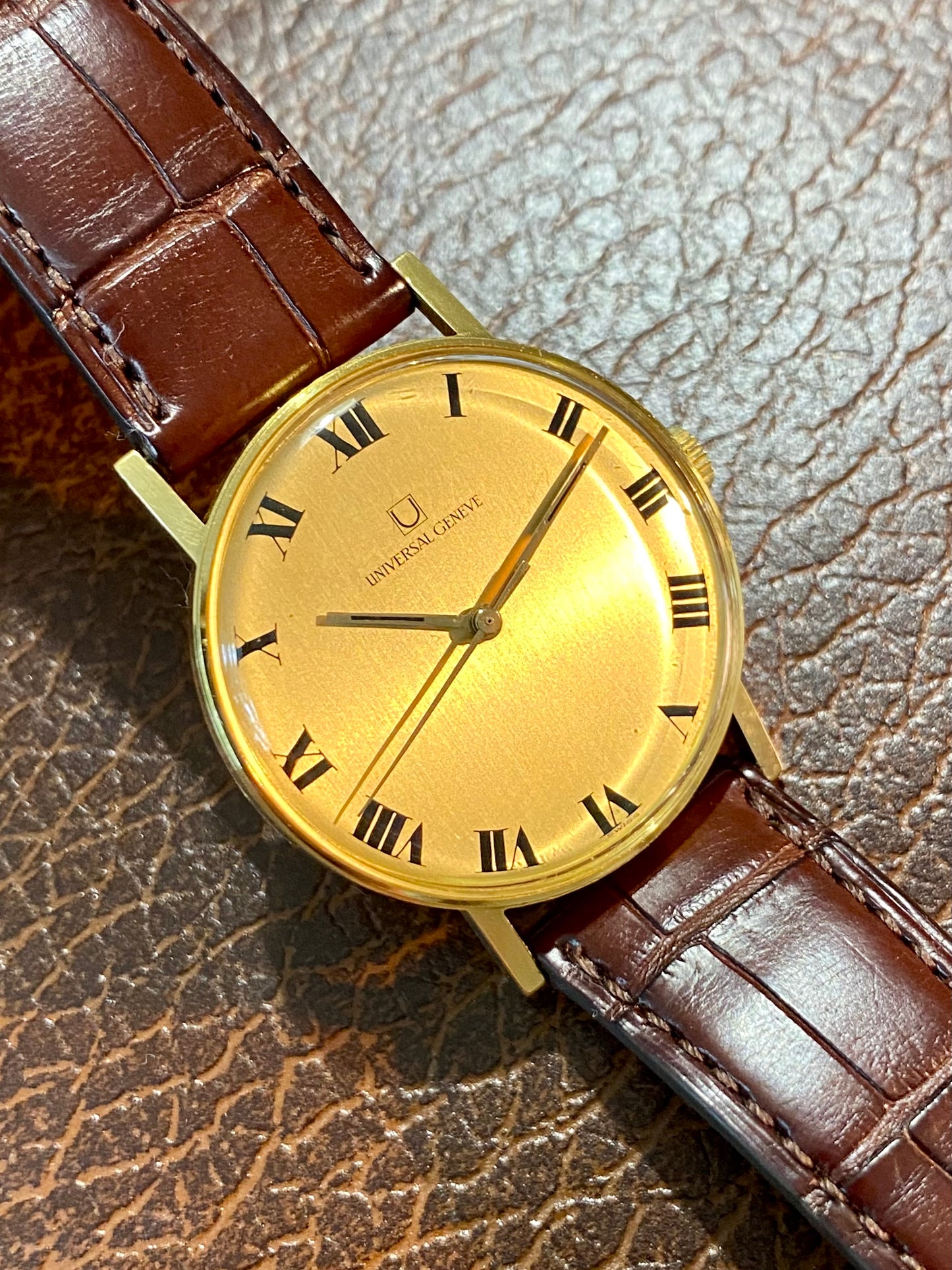 Universal Genève en Or Jaune 18k, 750/1000 Montre Vintage Mécanique Cal.56 1960