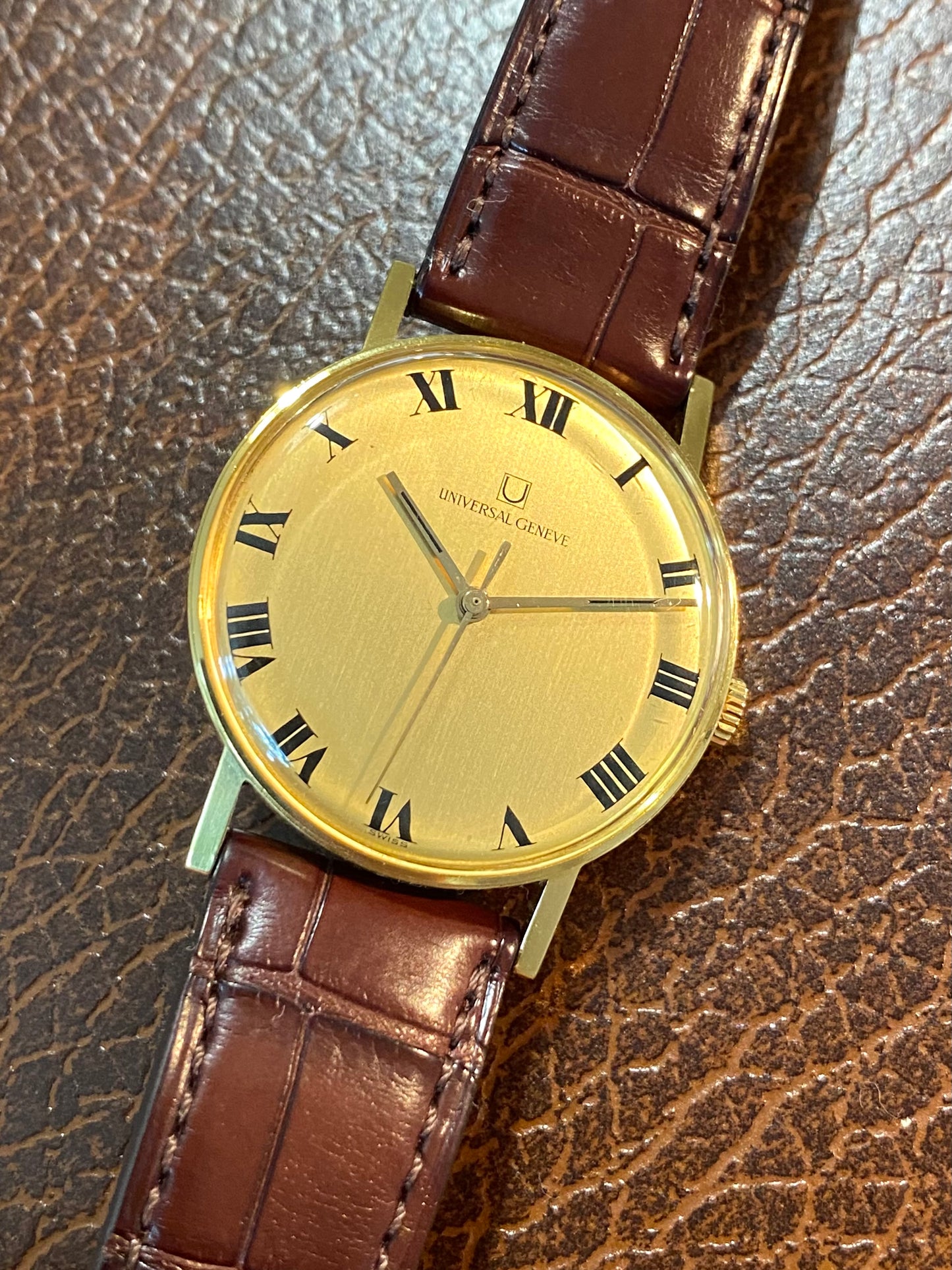 Universal Genève en Or Jaune 18k, 750/1000 Montre Vintage Mécanique Cal.56 1960