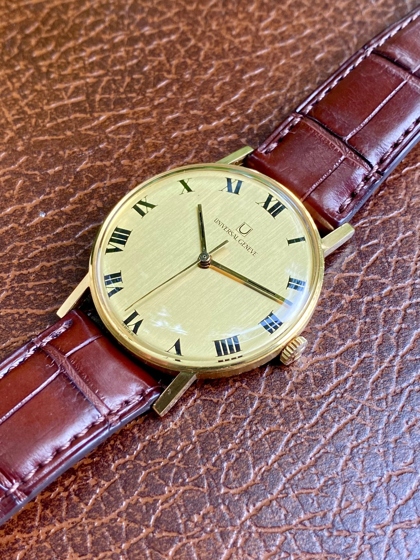 Universal Genève en Or Jaune 18k, 750/1000 Montre Vintage Mécanique Cal.56 1960