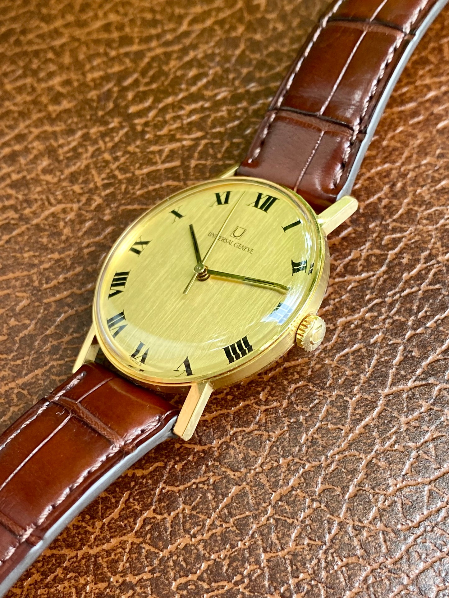 Universal Genève en Or Jaune 18k, 750/1000 Montre Vintage Mécanique Cal.56 1960