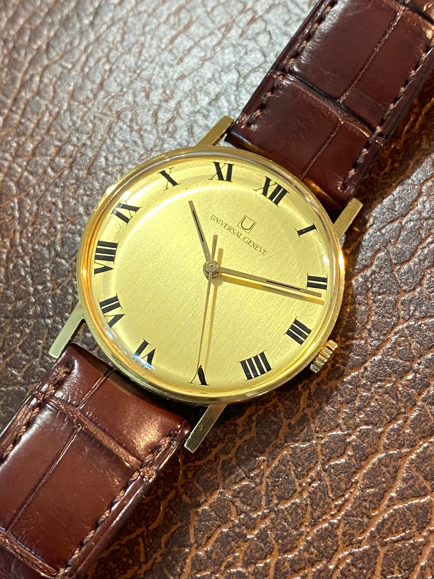 Universal Genève en Or Jaune 18k, 750/1000 Montre Vintage Mécanique Cal.56 1960