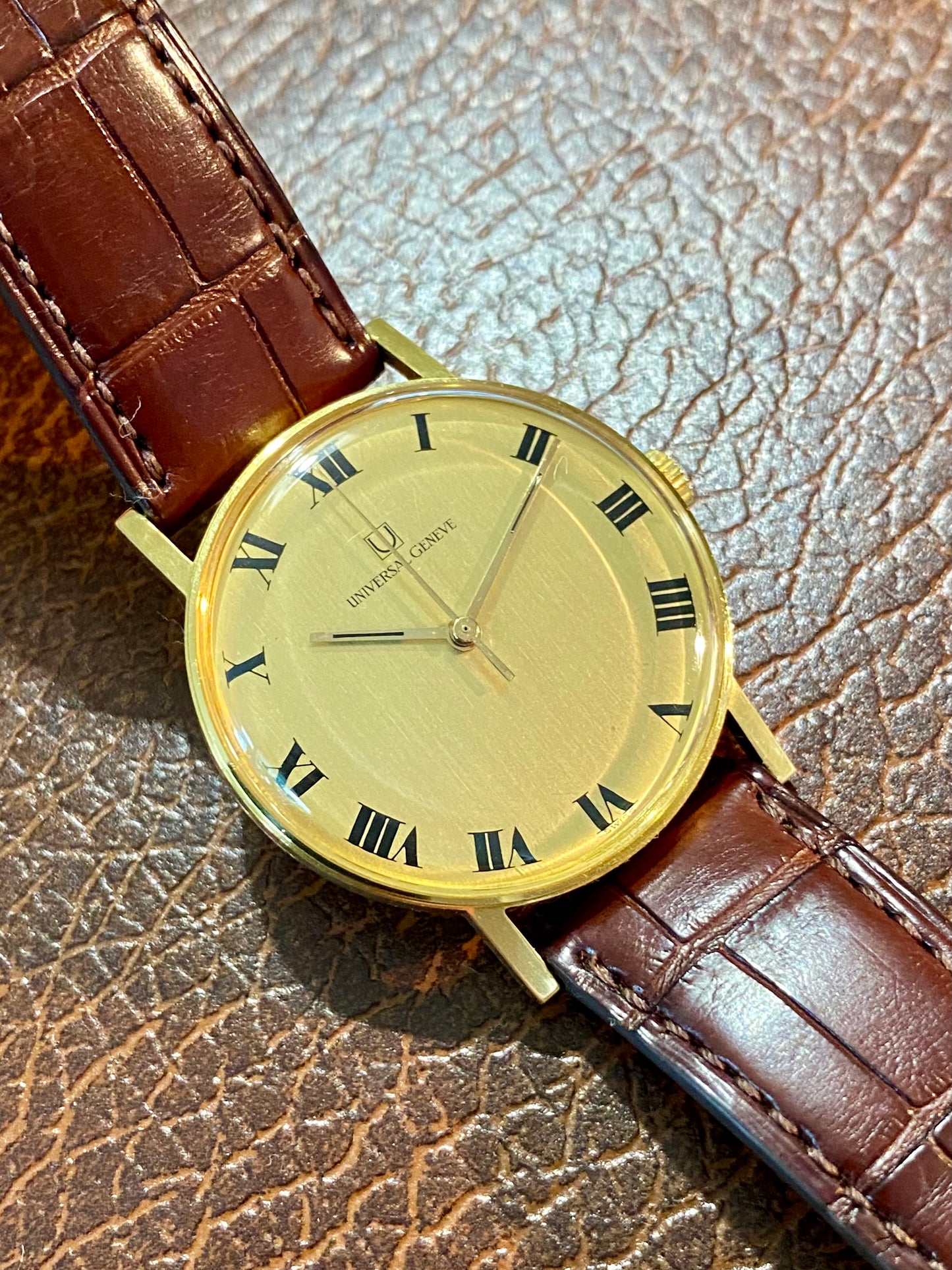 Universal Genève en Or Jaune 18k, 750/1000 Montre Vintage Mécanique Cal.56 1960